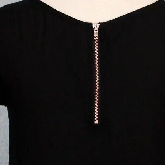 Xhiliration Blouse with Cut out Details Short Flutter Sleeves Size XS - Picture 7 of 8